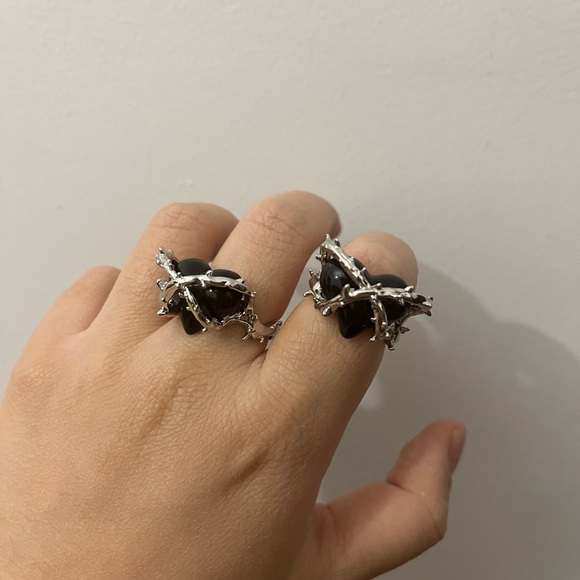 Black Heart Ring - Picture 8 of 10